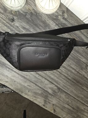 Coach Womens/ Men’s Black Signature Belt Bag